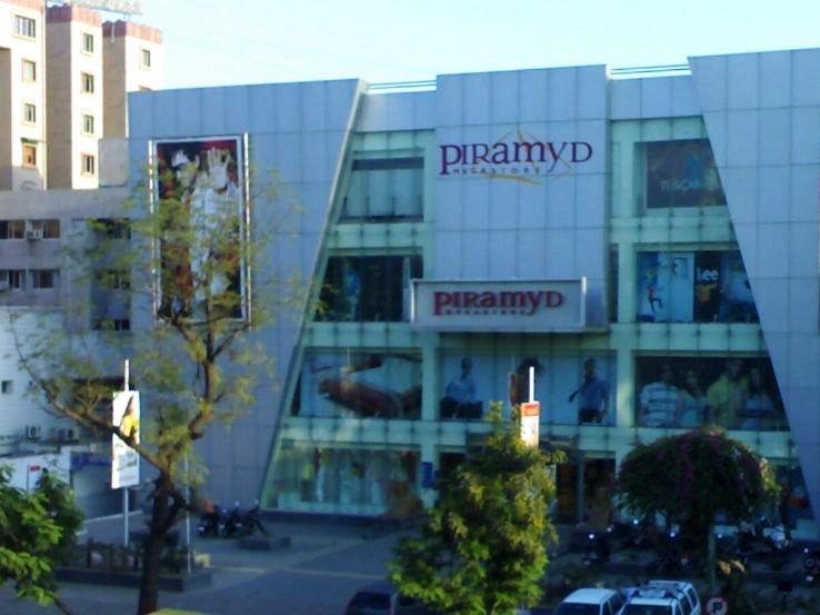 9 largest shopping malls in Ahmedabad - Hello Travel Buzz